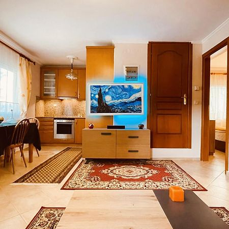 Stefan'S House Apartment เนอาเปรามอส ภายนอก รูปภาพ